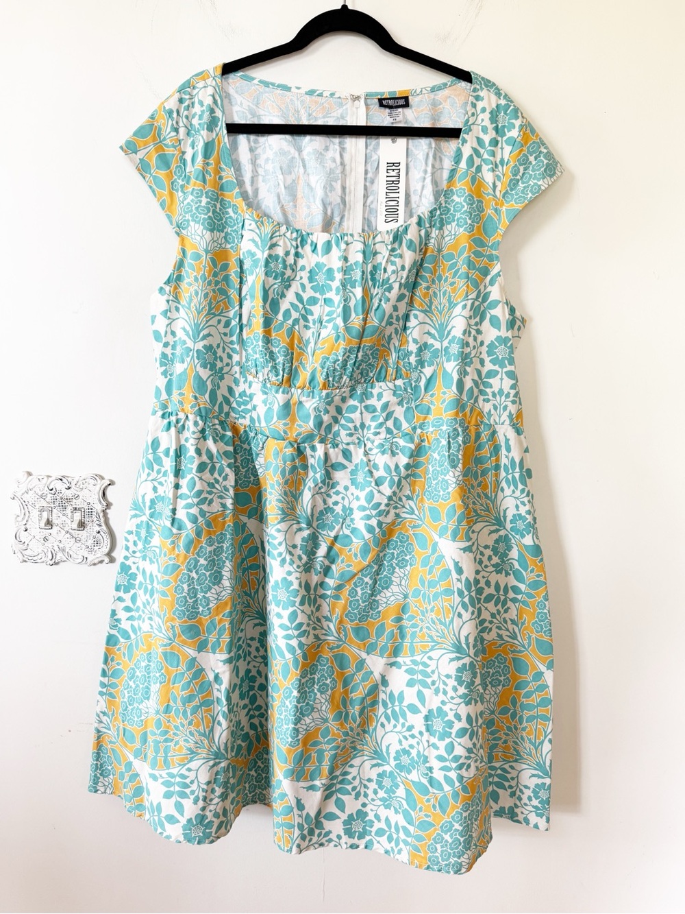 NWT Retrolicious Agatha Floral Cap Sleeve Vintage Fit and Flare Dress 4X - Picture 2 of 9